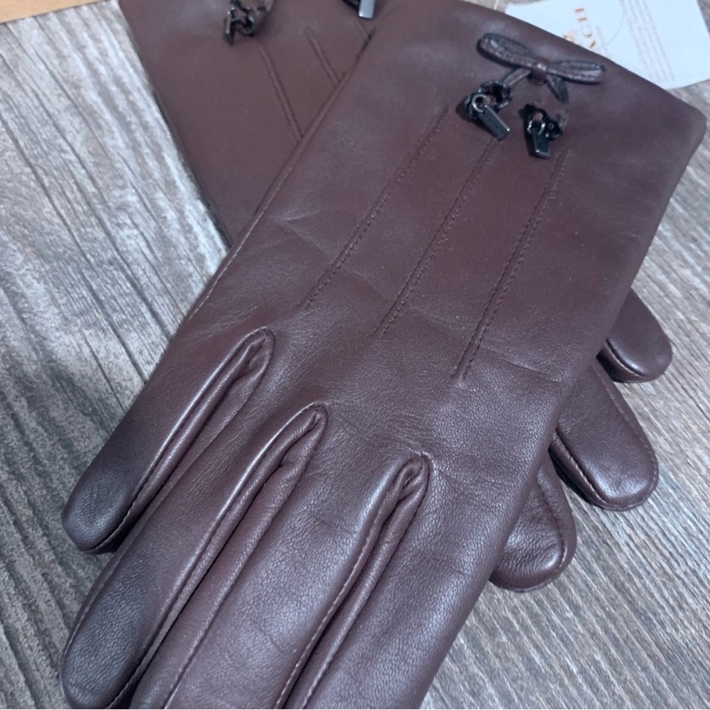 Coach Elegant Brown Leather Gloves for woman - Picture 1 of 2